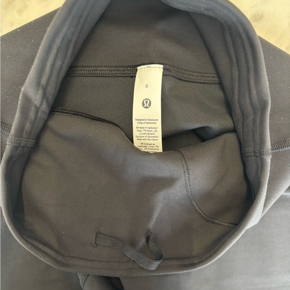 Lululemon Women’s Black Leggings - Size 6 - Picture 3 of 3